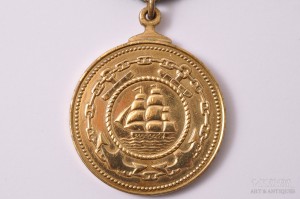 Нагрудный знак медаль Нахимова 