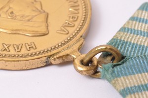 Нагрудный знак медаль Нахимова 