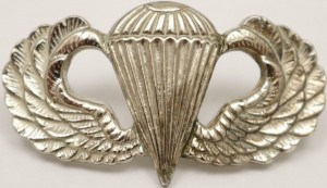 Нагрудный знак Парашютист 
