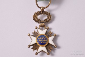 Нагрудный знак миниатюрный знак, к Ордену Трёх Звёзд, 4-я степень 